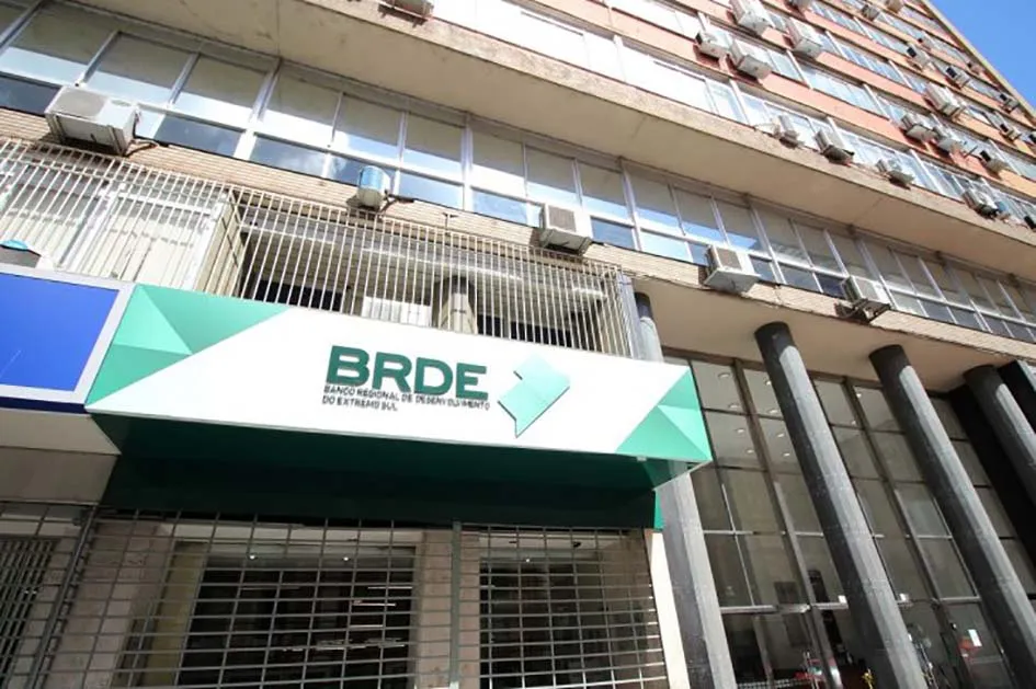 Imagem ilustrativa da notícia: Banco abre concurso público: salários de mais de R$ 10 mil e jornada de 6h