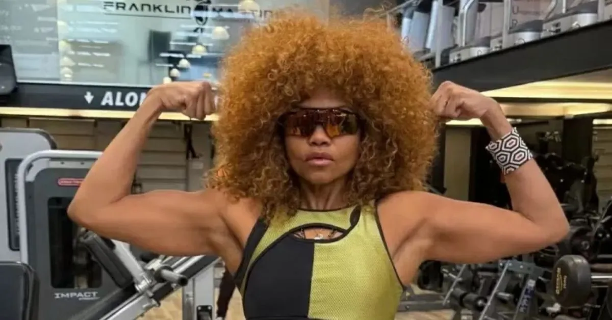 Imagem ilustrativa da notícia: Após perder 35 kg, Gaby Amarantos exibe músculos durante treino
