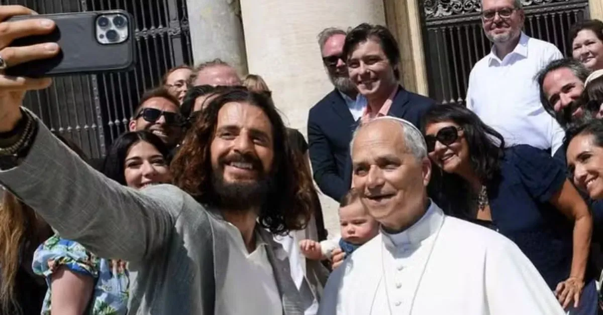 Imagem ilustrativa da notícia: 'Jesus' se encontra com Papa Leão XIV no Vaticanto