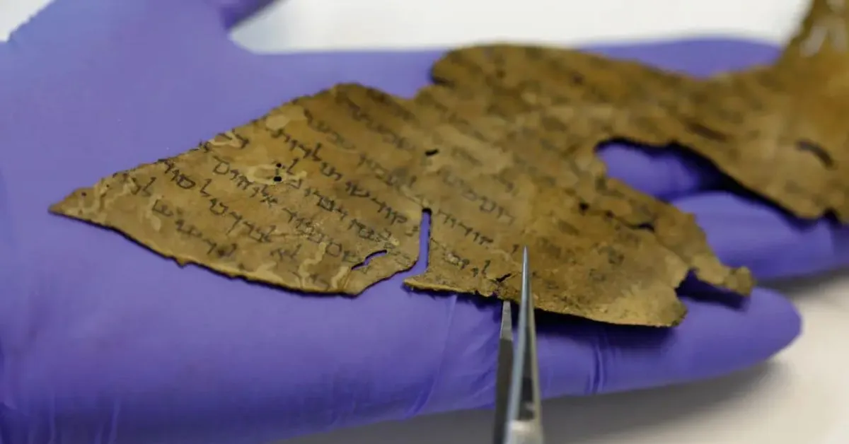 Imagem ilustrativa da notícia: IA revela datação dos Manuscritos do Mar Morto
