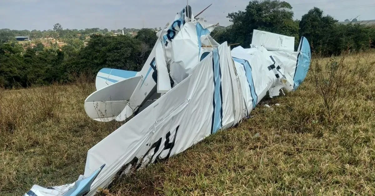 Imagem ilustrativa da notícia: Vídeo mostra momento exato em que avião com duas pessoas cai em SP
