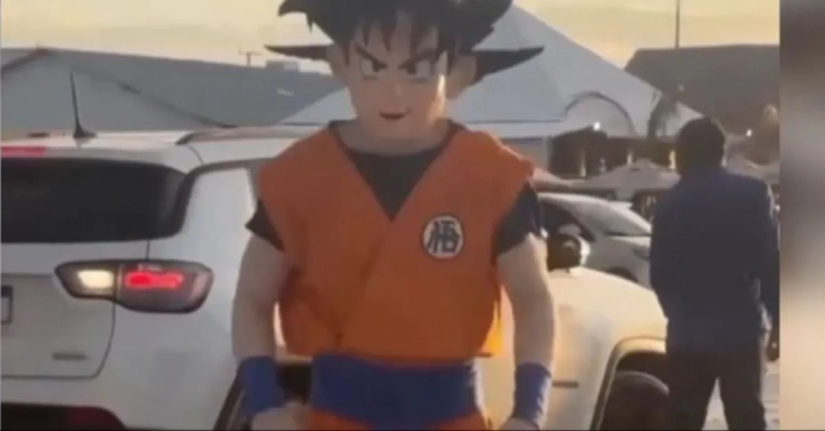 Imagem ilustrativa da notícia: Vídeo: "Goku" é visto desatolando carro em Salinas e viraliza na web