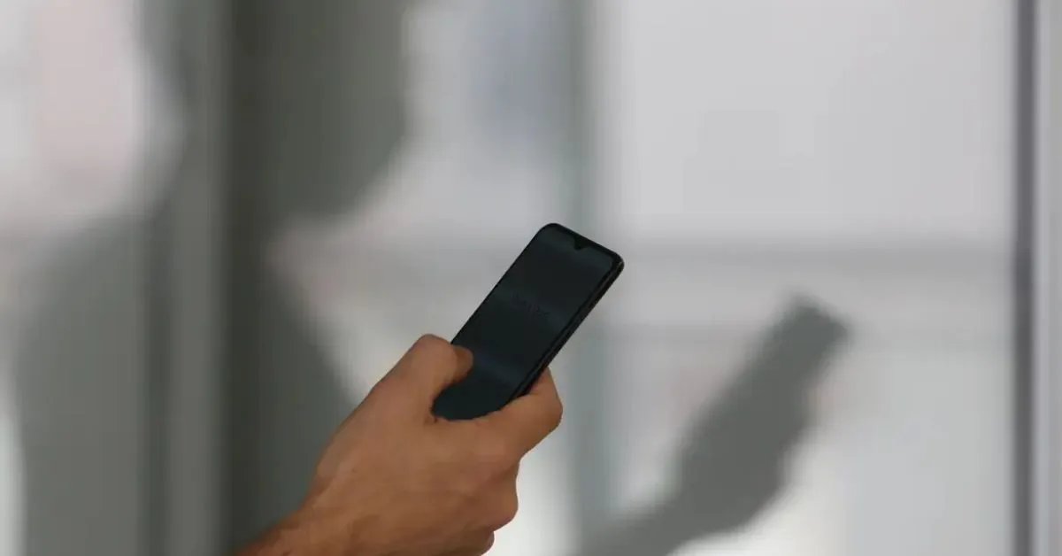 Imagem ilustrativa da notícia: Governo cria cadastro para evitar compra de celulares roubados