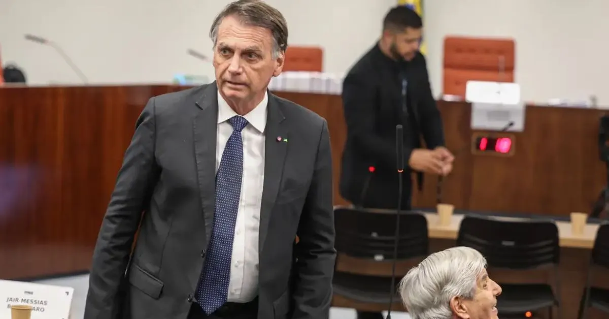 Imagem ilustrativa da notícia: Defesa de Bolsonaro tem até 21h13 para responder ordem de Moraes