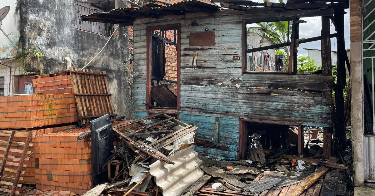 Imagem ilustrativa da notícia: Incêndio atinge casa de madeira no Barreiro, em Belém
