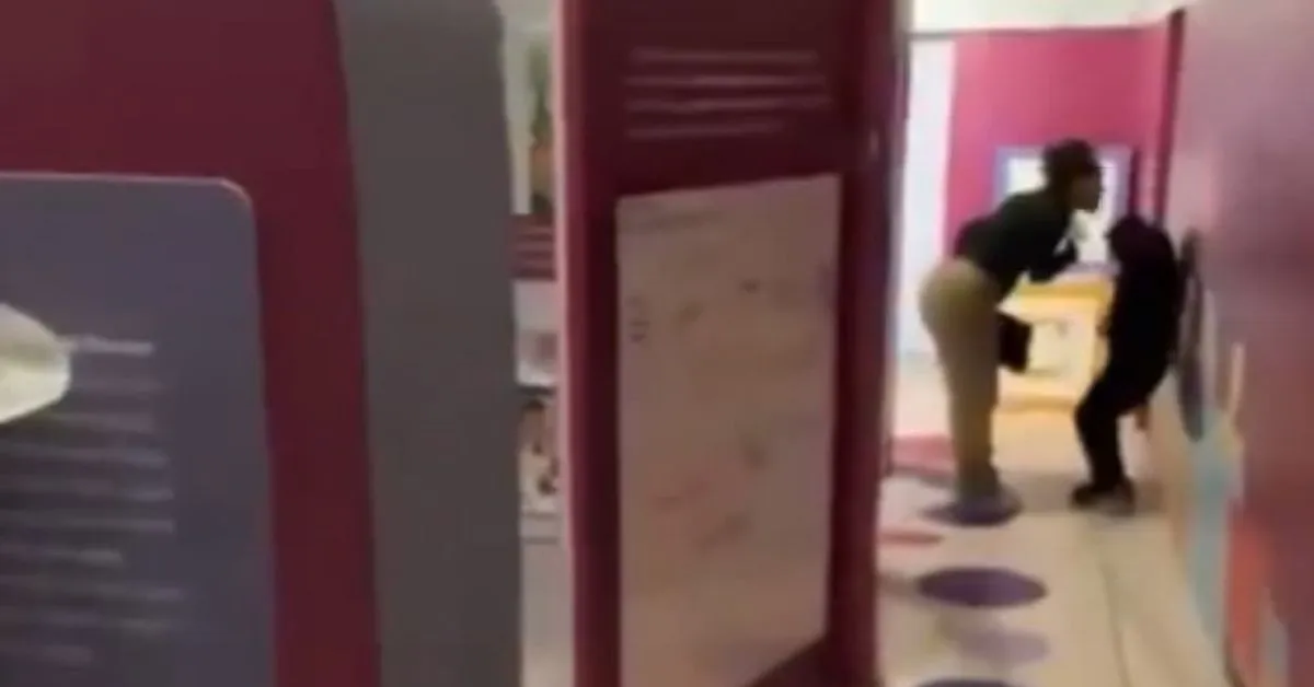 Imagem ilustrativa da notícia: Globo flagra criança sendo agredida ao vivo durante programa