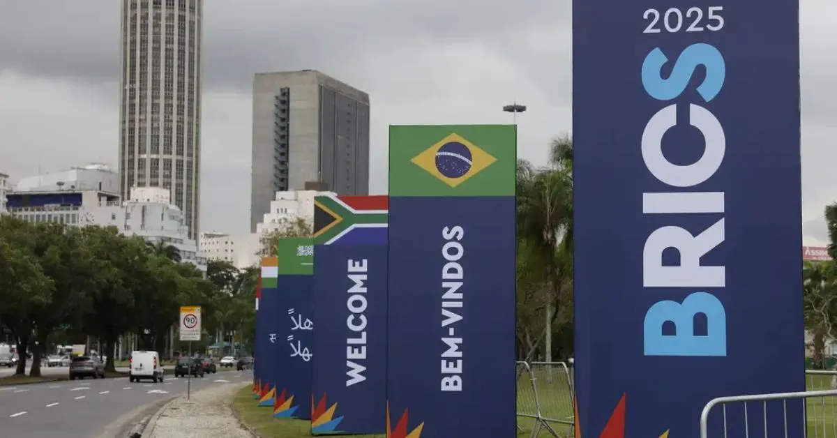 Imagem ilustrativa da notícia: Rússia insiste em moeda alternativa ao dólar mesmo com resistência no BRICS