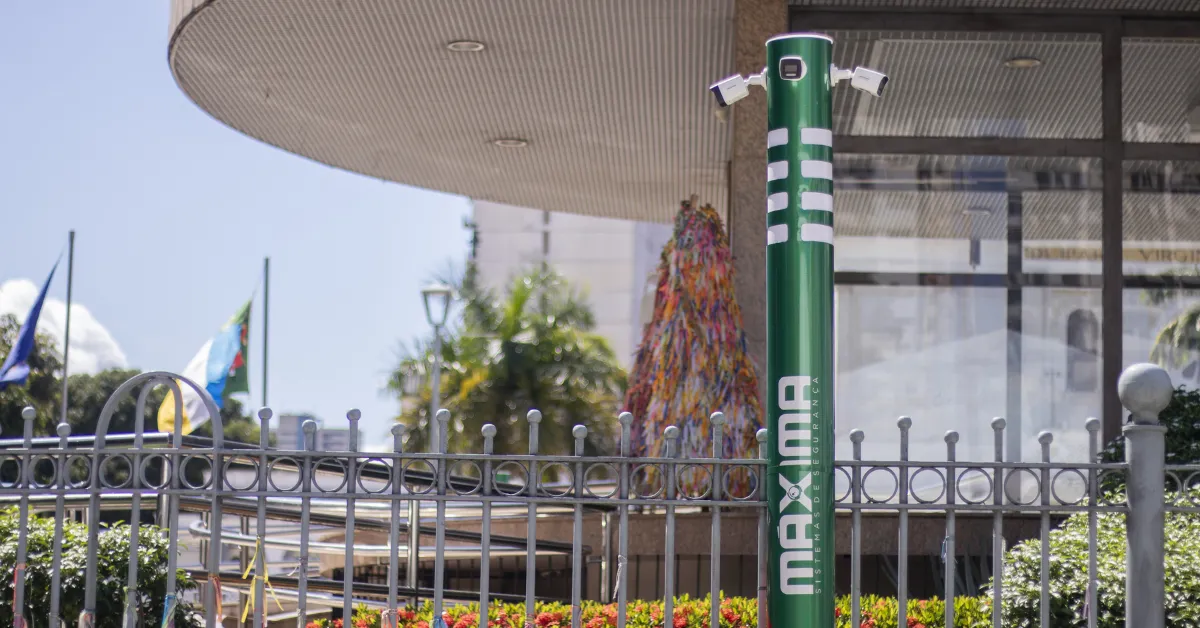 Imagem ilustrativa da notícia: Totens são instalados para monitoramento 24h na Praça Santuário