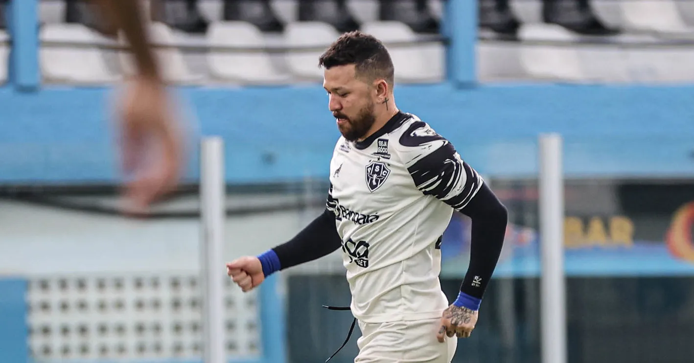 Imagem ilustrativa da notícia: Paysandu tenta sair da lanterna em noite decisiva na Curuzu