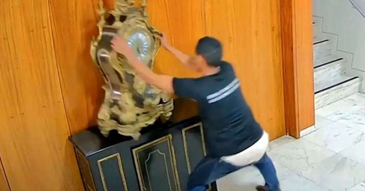 Imagem ilustrativa da notícia: Moraes manda prender homem que quebrou relógio no 8/1 após juiz soltá-lo