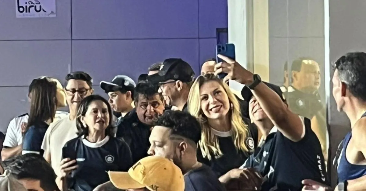 Imagem ilustrativa da notícia: Sheila Mello marca presença no Mangueirão e anima torcida do Remo