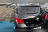 Carro recuperado pelos policiais durante operação