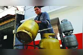 Ewerton diz que mantém o preço do botijão para não afastar os clientes