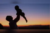 Um dado curioso é que 12% dos filhos pretendem homenagear outros pais da família, como avôs, padrastos e sogros, expandindo o conceito tradicional da data comemorativa.