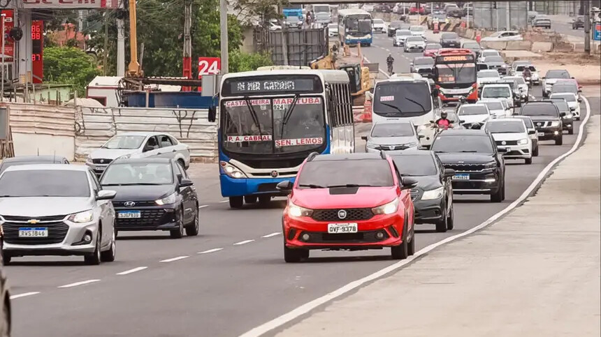 A previsão do Departamento de Trânsito do Estado (Detran) é de cerca de 68 mil veículos saindo da Região Metropolitana partir de sexta-feira (25).