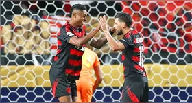 Bruno Henrique e Arrascaeta comemorando o segundo gol do Mengão