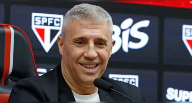 Imagem ilustrativa da notícia: São Paulo embala com Crespo e fica próximo de marca com Ceni