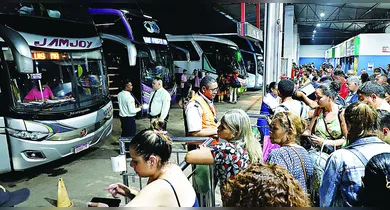 Imagem ilustrativa da notícia: Passageiros movimentam terminais para o feriadão
