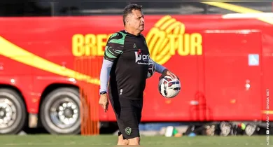 Imagem ilustrativa da notícia: Paysandu: "cada partida é um time diferente", lamenta Claudinei