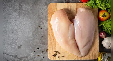 Imagem ilustrativa da notícia: Lavar o frango antes do preparo pode fazer muito mal à saúde