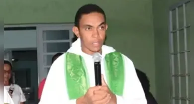 Imagem ilustrativa da notícia: Padre é afastado após video íntimo com mulher vazar na internet