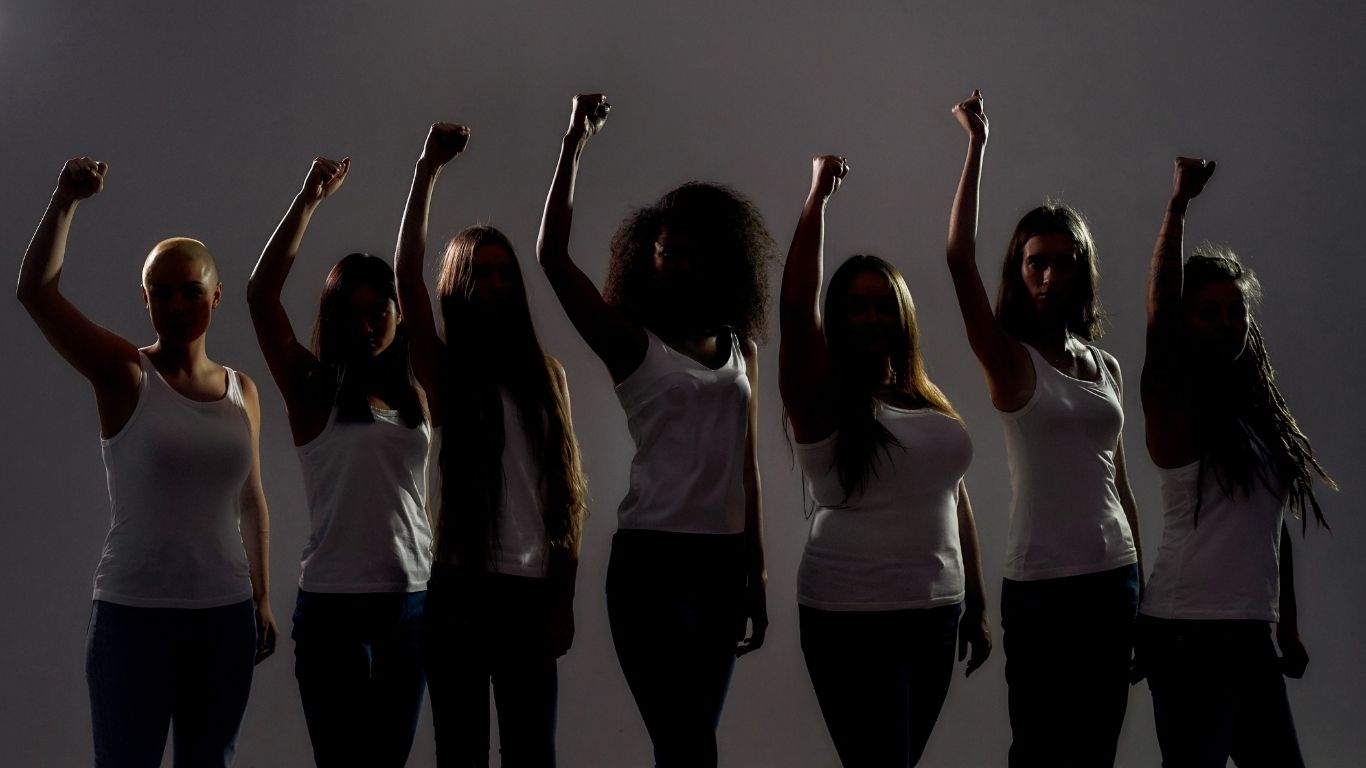 O protocolo orienta a capacitação de profissionais para lidar com as situações de risco para as mulheres, na compreensão dos sinais silenciosos e também, a como acolher e auxiliar as mulheres vitímas de violência nesses estabelecimentos.