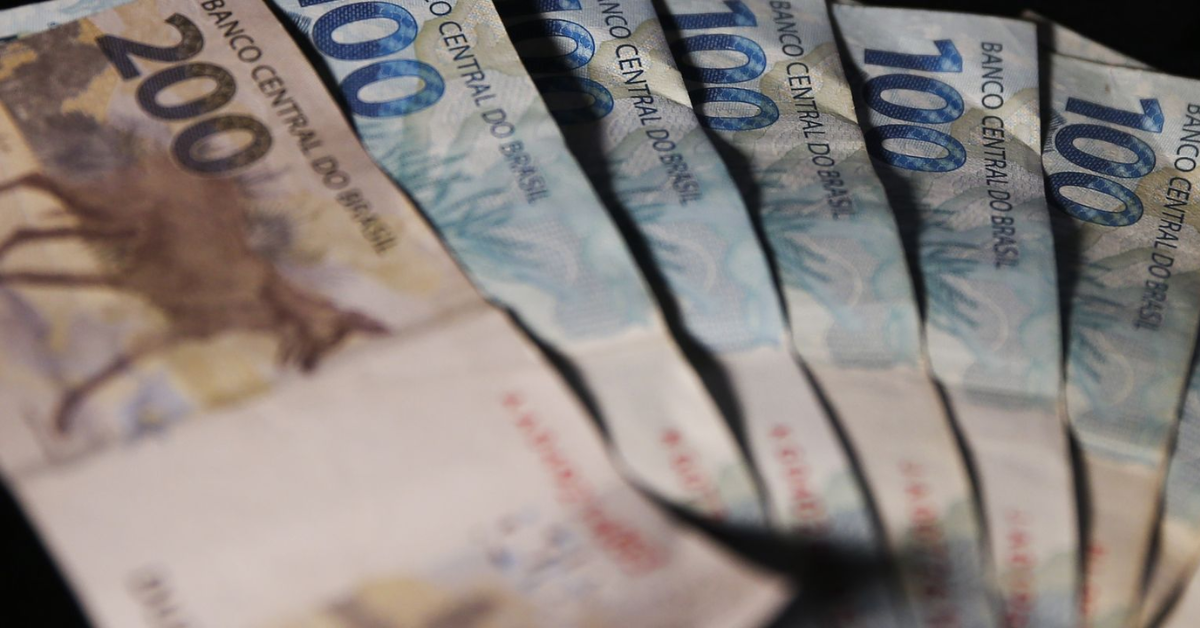 As previsões indicam que, embora as tendências sejam gerais, Gêmeos, Leão, Aquário, Touro e Sagitário podem se beneficiar de condições mais propícias para avanços financeiros.