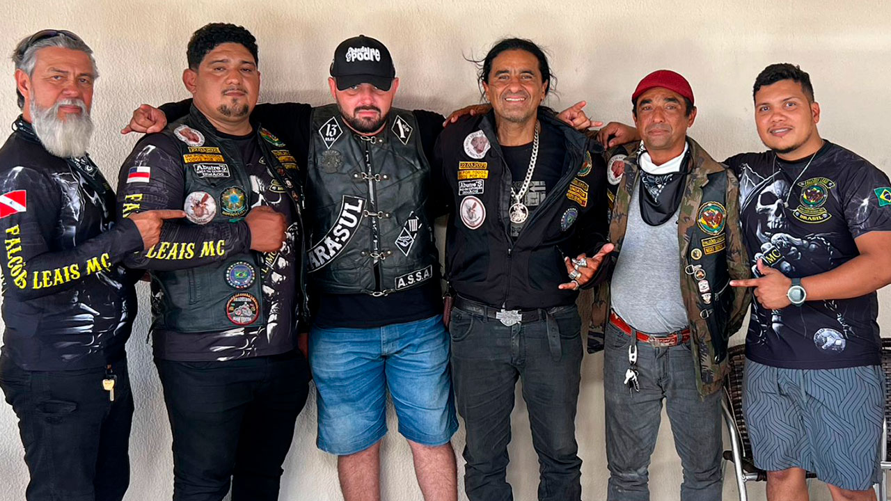 Membros do grupo reunidos em Marabá neste domingo (3)