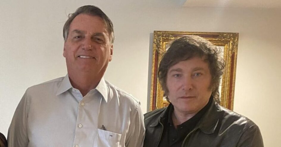 De acordo com o relatório, Bolsonaro cogitou a possibilidade de pedir asilo político ao presidente da Argentina, Javier Milei. O documento tem 33 páginas - sem assinatura e sem data - estava salvo no aparelho desde 2024.