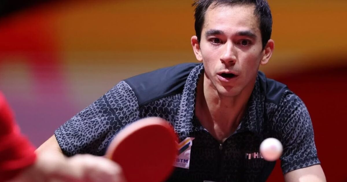 Hugo Calderano comemora a vitória sobre Wen Ruibo e avança às oitavas do Europe Smash 2025 em Malmö.