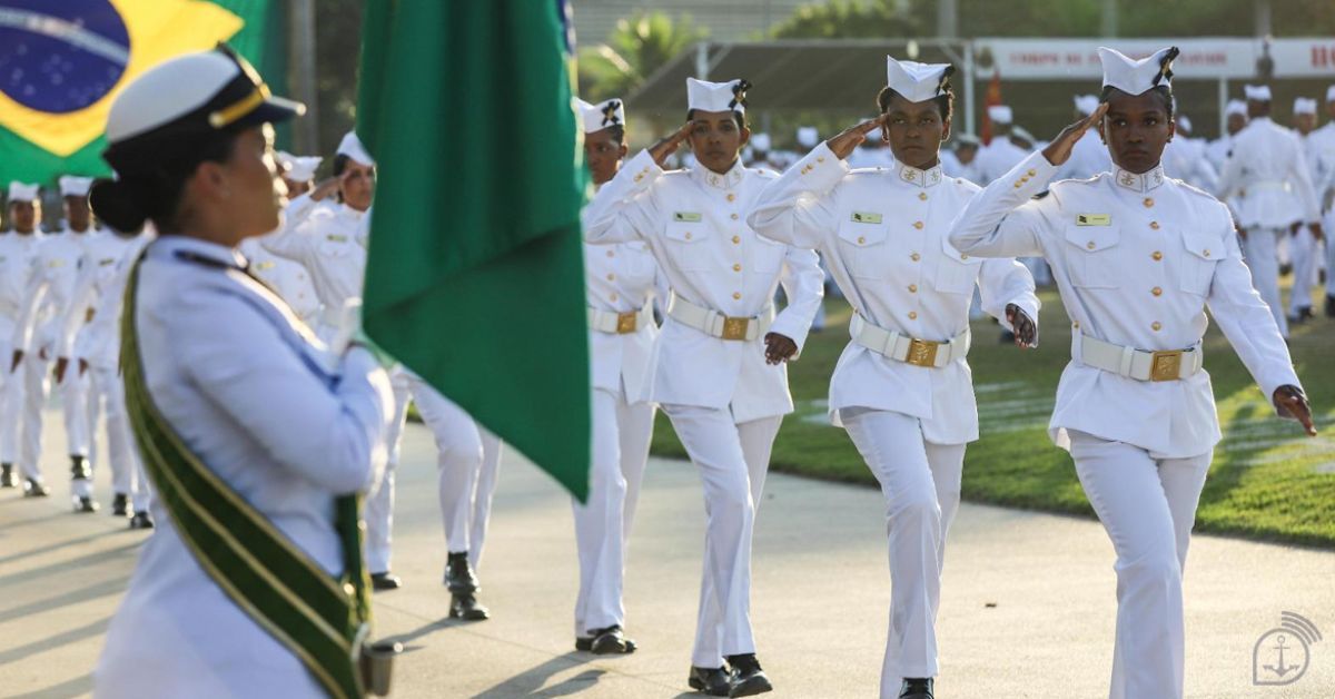 A Marinha do Brasil abre inscrições para 400 vagas no concurso do Corpo Auxiliar de Praças.