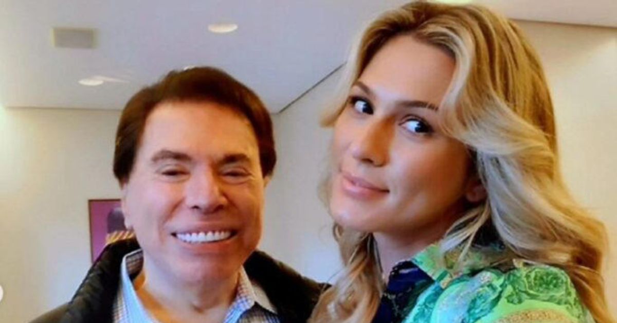 Emocionada, Lívia agradeceu a Silvio Santos pelas oportunidades no SBT e explicou por que decidiu deixar a emissora após mudanças no programa dominical