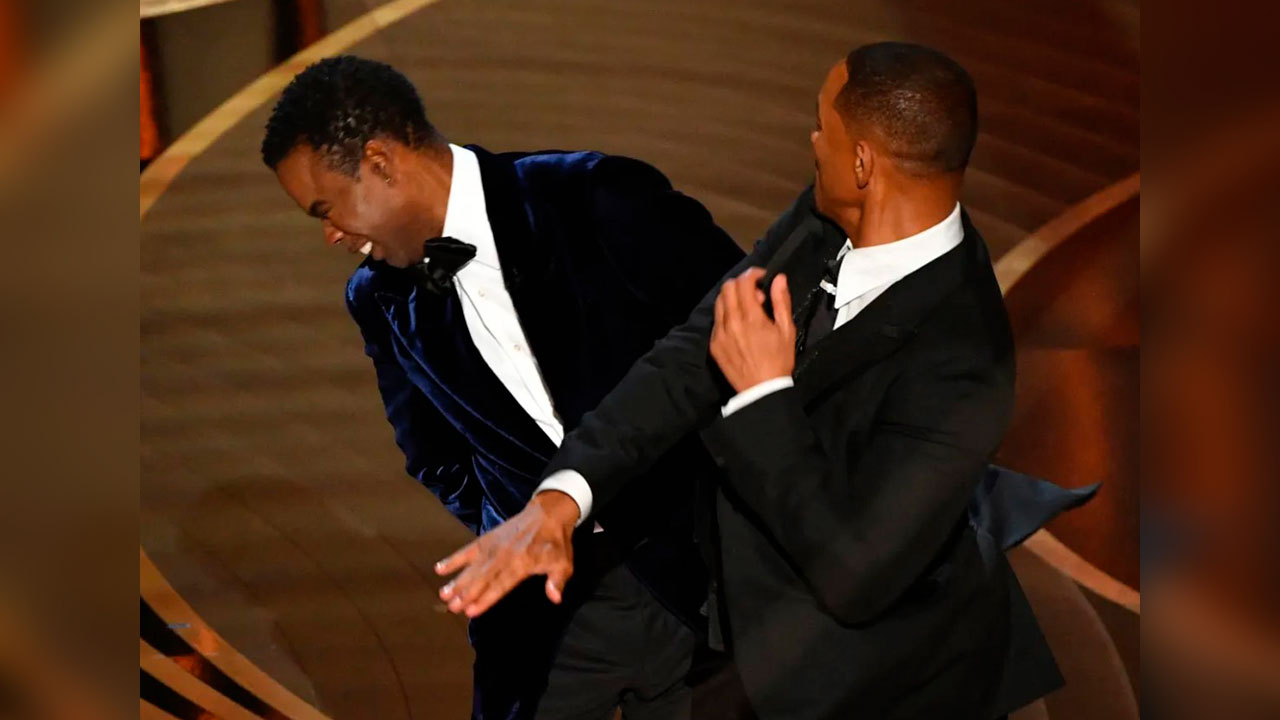 Momento em que Will Smith dá um tapa em Chris Rock na cerimônia do Oscar