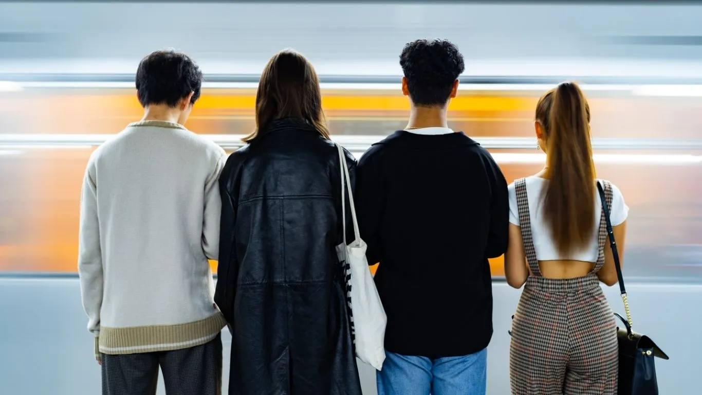 Imagem ilustrativa da notícia: Subway surfing: entenda por que essa prática preocupa