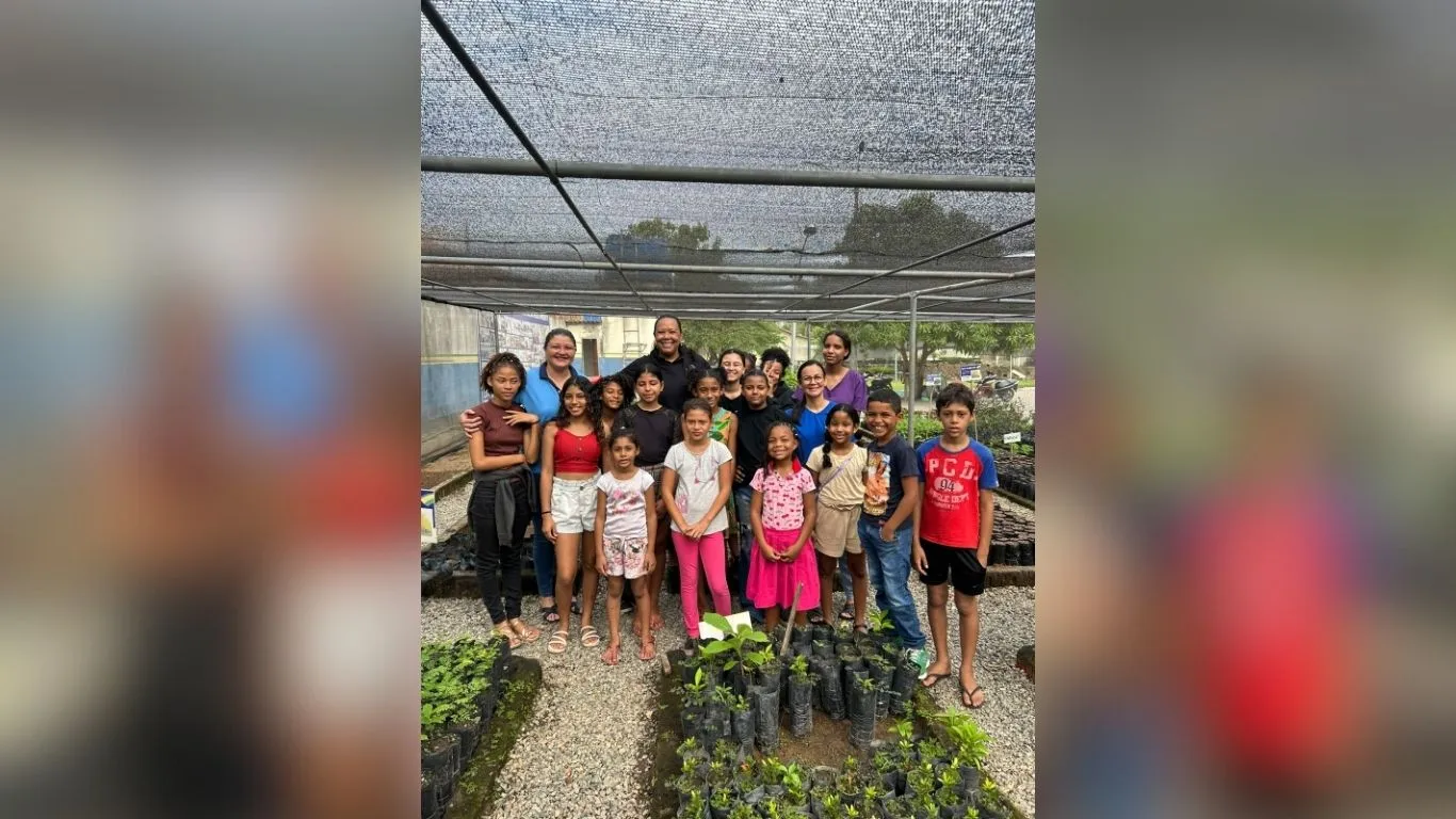 Imagem ilustrativa da notícia: Cidade incentiva crianças à preservação com plantio de árvores