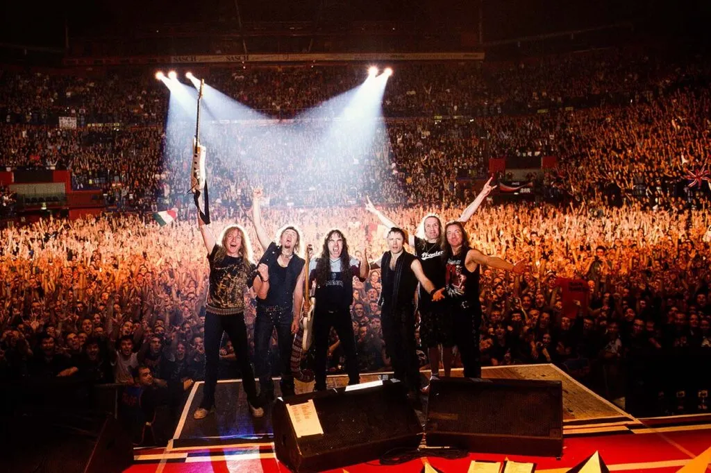 Imagem ilustrativa da notícia: Livro sobre o legado do Iron Maiden ganha edição definitiva