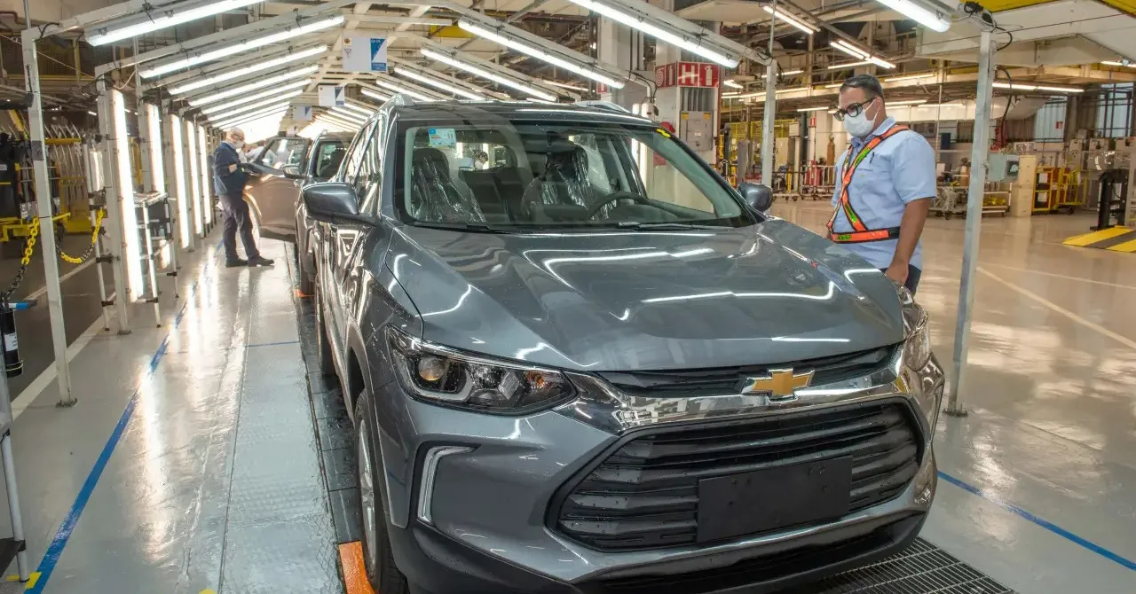 Imagem ilustrativa da notícia: Falta de chips volta a ameaçar produção automotiva no Brasil