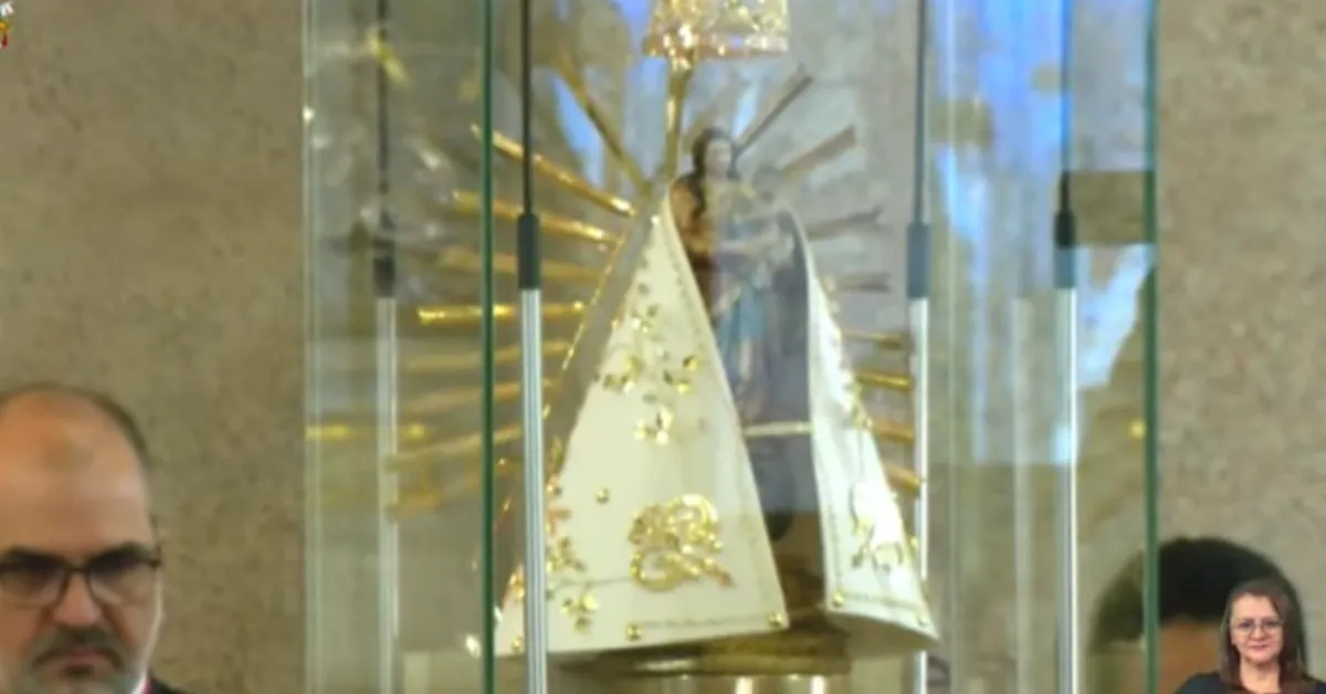 Imagem ilustrativa da notícia Descida da Imagem Original de Nossa Senhora de Nazaré emociona fiéis