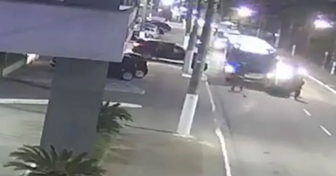 Imagem ilustrativa da notícia: Mulher relata baleamento de filha e neto em execução de ex-delegado