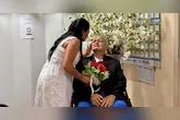 Momento de emoção dos noivos na cerimônia do seu casamento