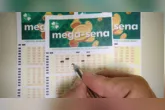 Mega-Sena acumula e pode pagar R$ 12 milhões neste sábado; saiba como apostar com responsabilidade