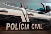Quatro suspeitos de roubo com refém são presos em Tucumã após ação rápida da polícia. Itens roubados foram recuperados e restituídos à vítima.