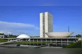 A proposta recebeu 353 votos a favor, 134 contra e uma abstenção.