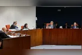Os votos pela condenação foram proferidos pelos ministros Alexandre de Moraes, relator, Cristiano Zanin, Cármen Lúcia e Flávio Dino.