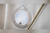 Gigante da Colina segue vendendo camisas em alusão ao Círio