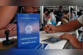 Taxa de desemprego no Brasil atingiu 5,6% no trimestre encerrado em julho, menor nível desde 2012, enquanto população ocupada e massa salarial batem recordes, segundo o IBGE.