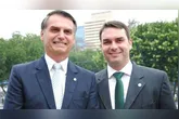 Flávio Bolsonaro é a escolha do pai para concorrer a presidência do Brasil em 2026.