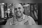 Marcão, voz do Santos no Varanda, morre aos 42 anos após narrar vitória santista. Luto no futebol.
