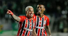 Já pensou depender do rival para não cair?