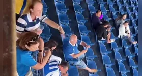 Torcedora do Avaí é flagrada em ato de racismo e xenofobia durante partida contra o Remo